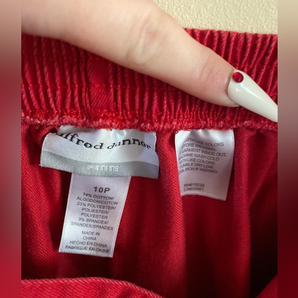 Alfred Dunner Red Capri with Pockets & Star Detail at Calve - Picture 4 of 4